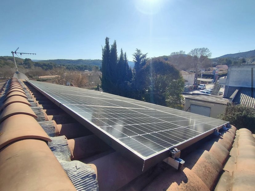 Panneaux solaires photovoltaïques Panneaux solaires photovoltaïques
Energie solaire
Auto consommation
Revente
Couverture
Zinguerie